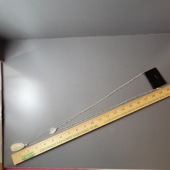 Silver Tone Layered Necklace Leaf and Teardrop Pendants 38" Chain - Picture 10 of 10